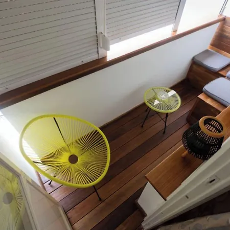 Queen Apartment *